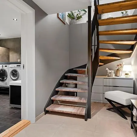 别墅 With Garden, 2 Floors, 240m2 *