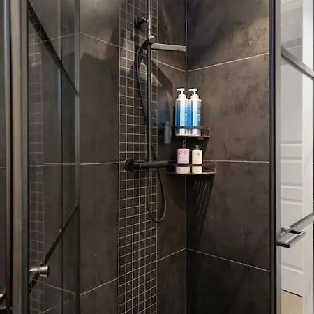 With Garden, 2 Floors, 240m2