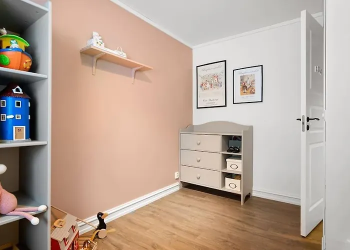 With Garden, 2 Floors, 240m2