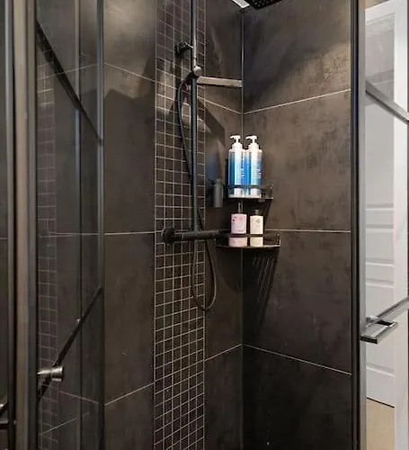 With Garden, 2 Floors, 240m2