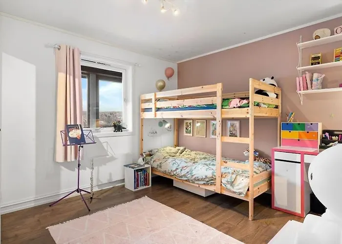 With Garden, 2 Floors, 240m2