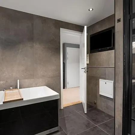 With Garden, 2 Floors, 240m2 Willa