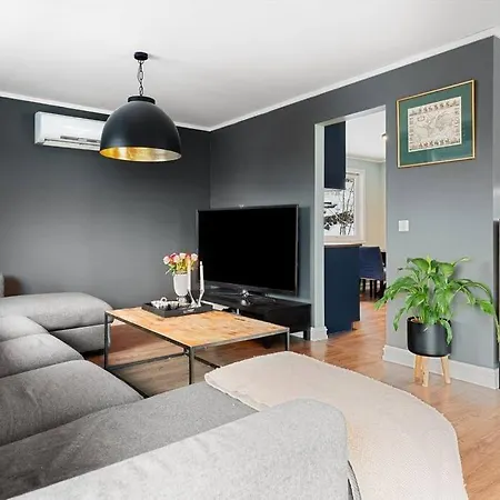 With Garden, 2 Floors, 240m2 Willa *