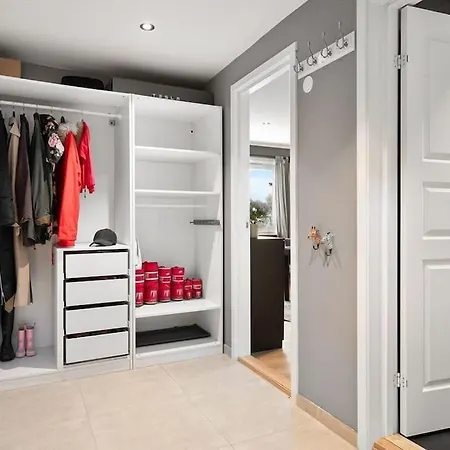 With Garden, 2 Floors, 240m2 فيلة