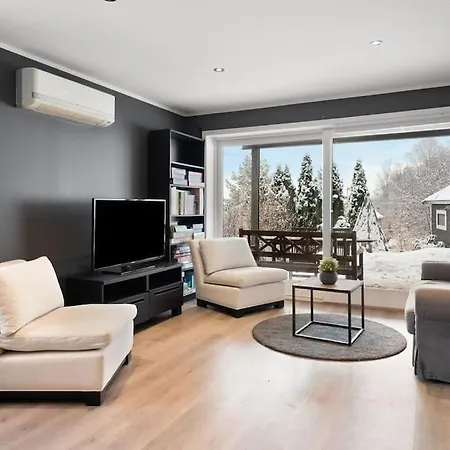 فيلة With Garden, 2 Floors, 240m2 *